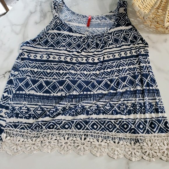 Blue & White Tank Top with lace trim size 2X - Picture 1 of 15